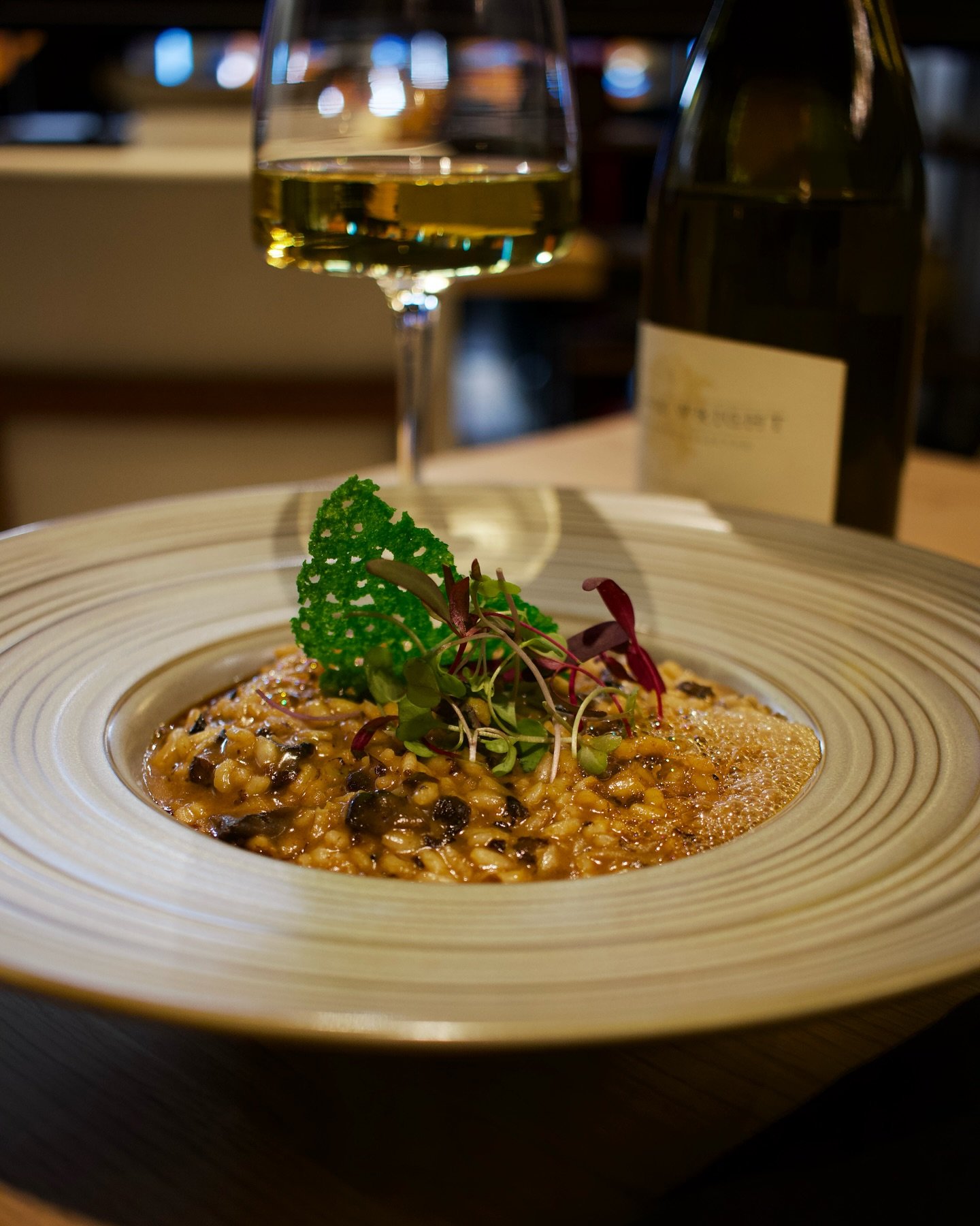 Happy hour e experiência gastronômica com vinho